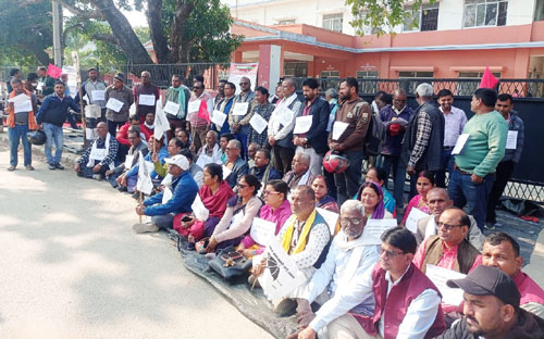 २८ बुँदे माग राखी जसपाद्वारा धर्ना 